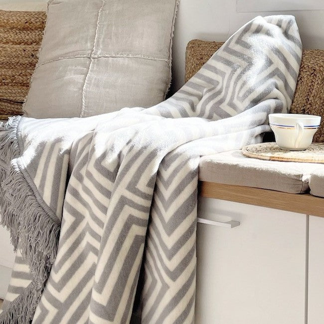 Haakla Blanket - Grayish